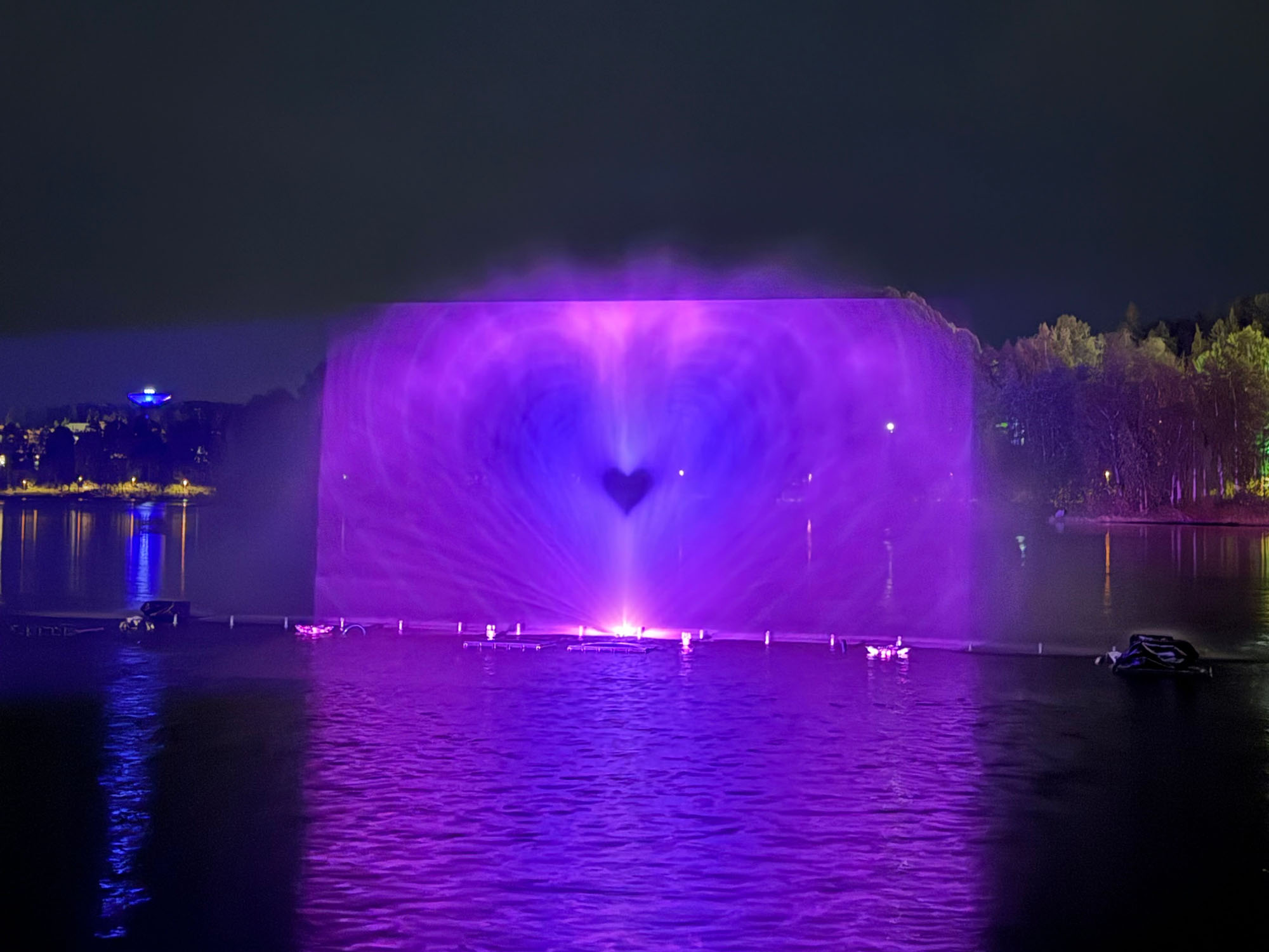 Twilight Magic – waterscreen on Jyväsjärvi